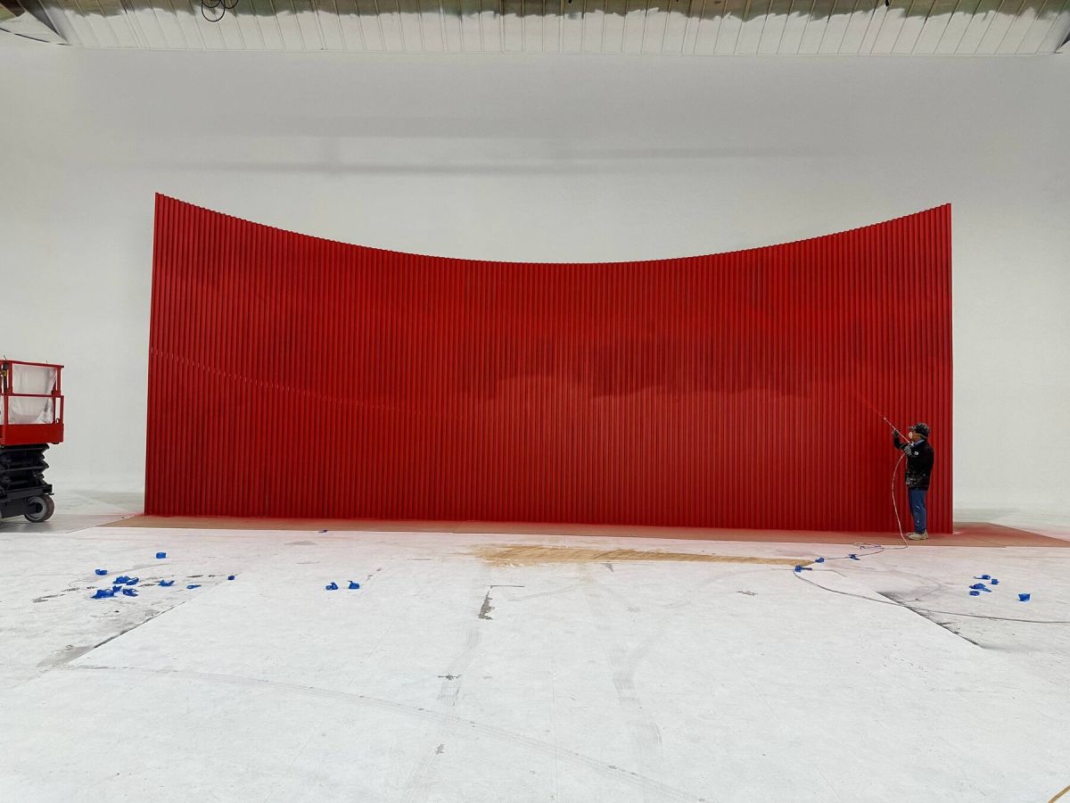Finished curved set wall, final coat