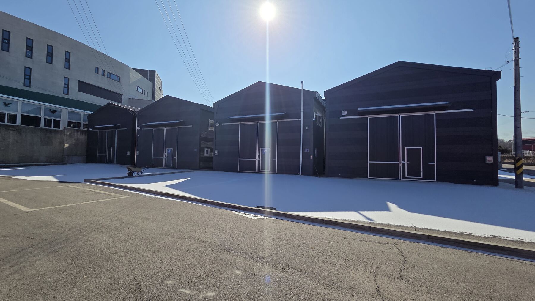 StageKnot location scouting — production facility exterior in Korea